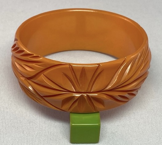 BB201 burnt orange carved bakelite bangle